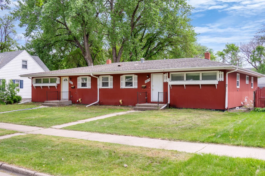 2619 5th Ave N, Grand Forks, ND 58203