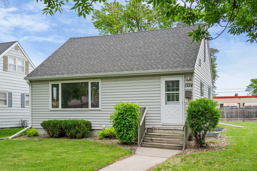 1734 12th Ave N, Grand Forks, ND 58203