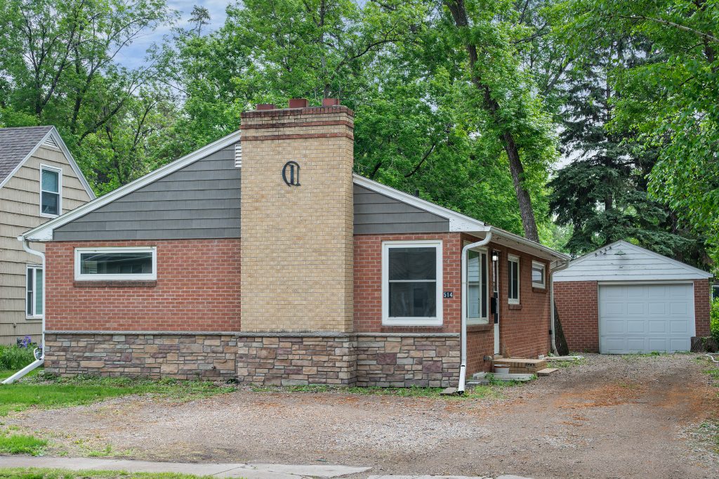 514 Oxford St, Grand Forks, ND 58203