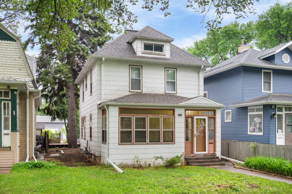 1517 University, Grand Forks, ND 58203