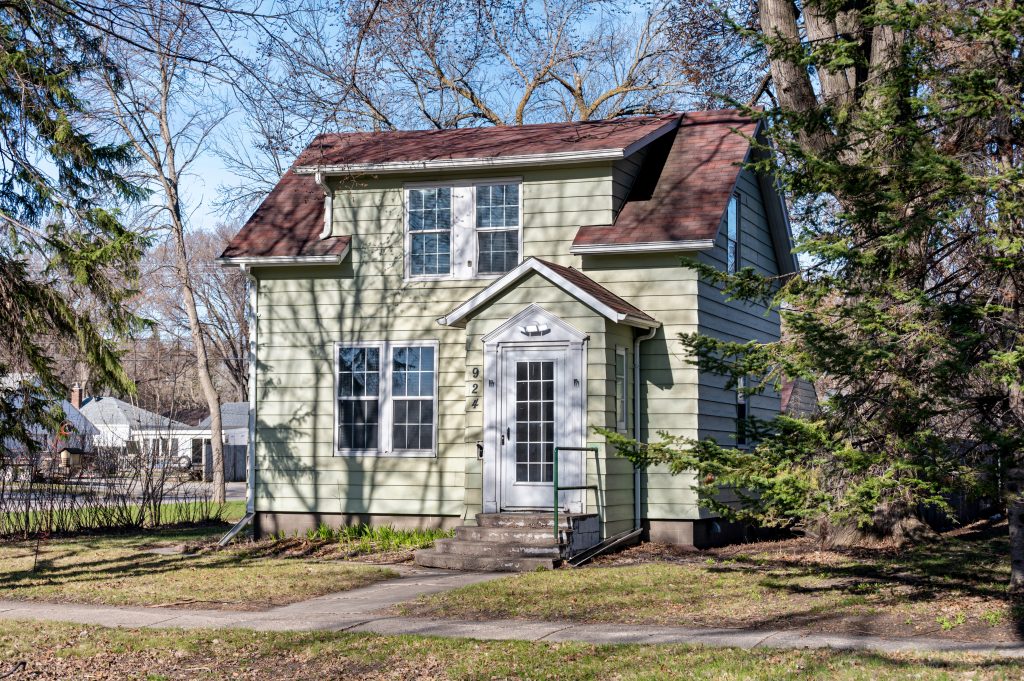 924 Oak Street, Grand Forks, ND 58201