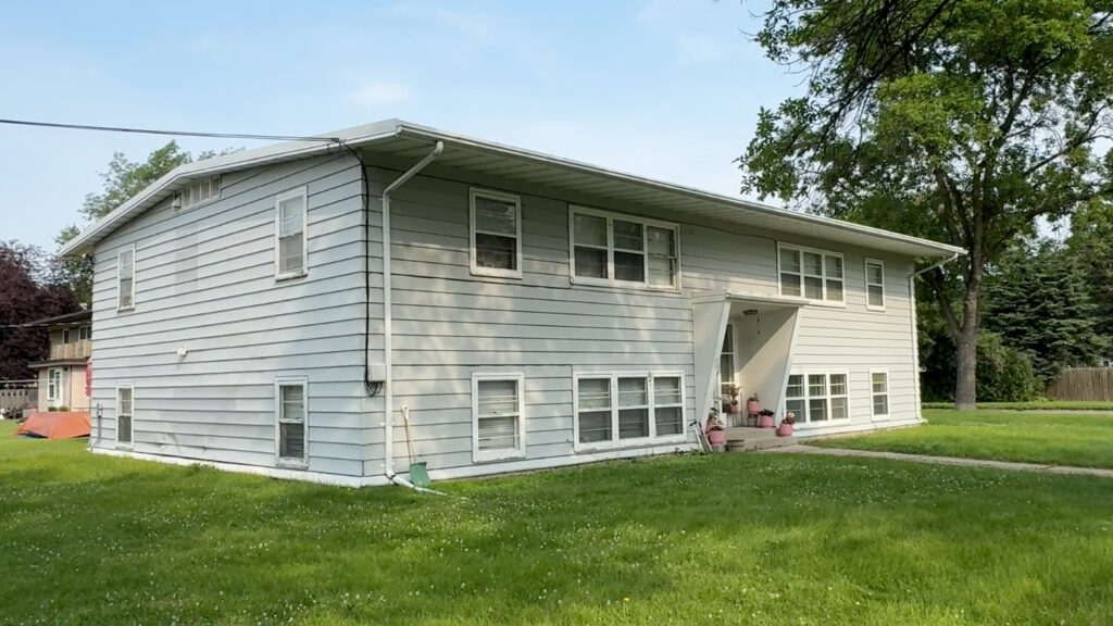 1704 Oak St, Grand Forks, ND 58201