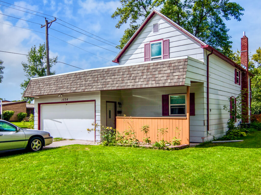 1524 Cherry St, Grand Forks, ND 58201