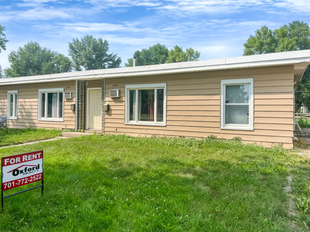 2308 6th Ave N, Grand Forks, ND 58203