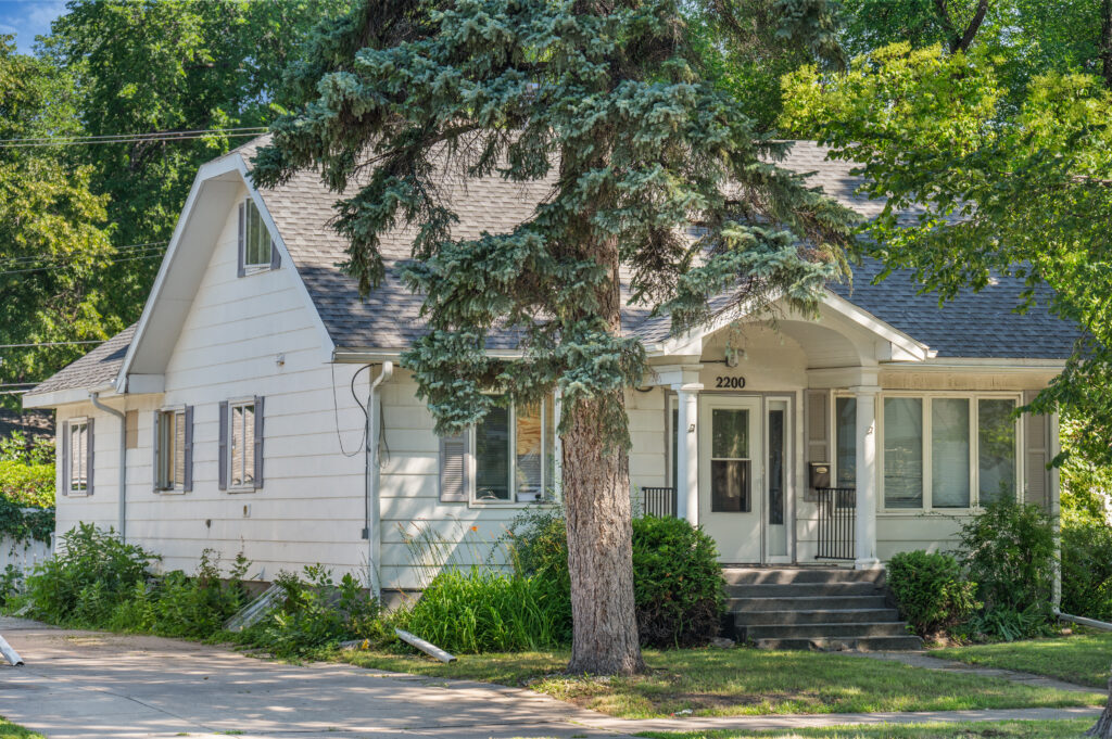 2200 University Ave, Grand Forks, ND 58203