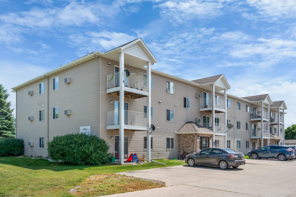 3387 Primrose Ct, Grand Forks, ND 58201