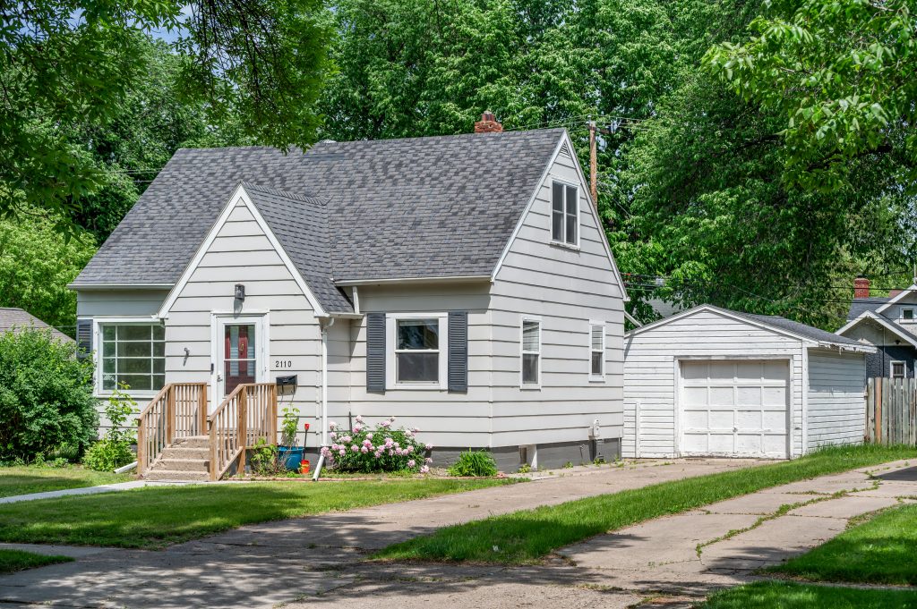 2110 2nd Ave N, Grand Forks, ND 58203