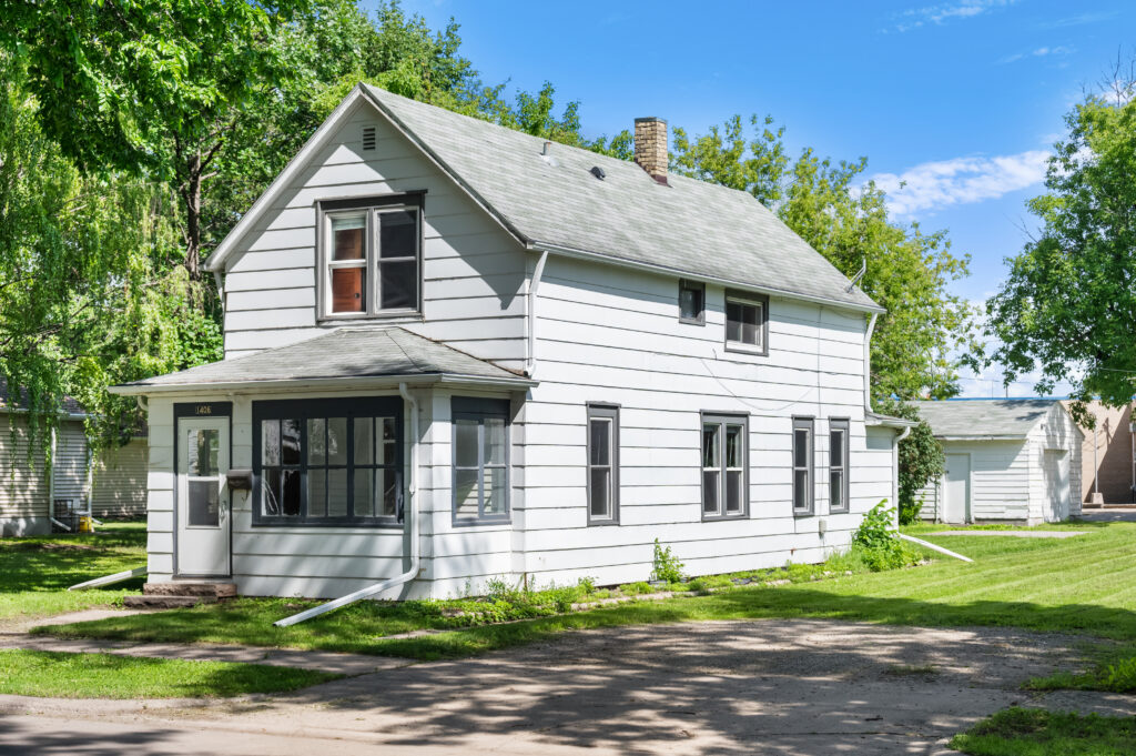1406 9th Ave N, Grand Forks, ND 58203
