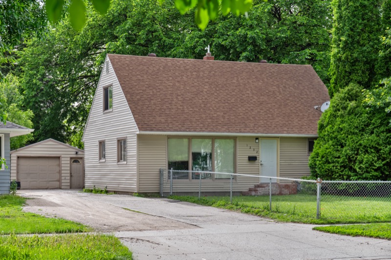 1232 10th St N, Fargo, ND 58102