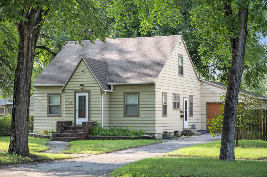 1916 University Avenue, Grand Forks, ND 58203