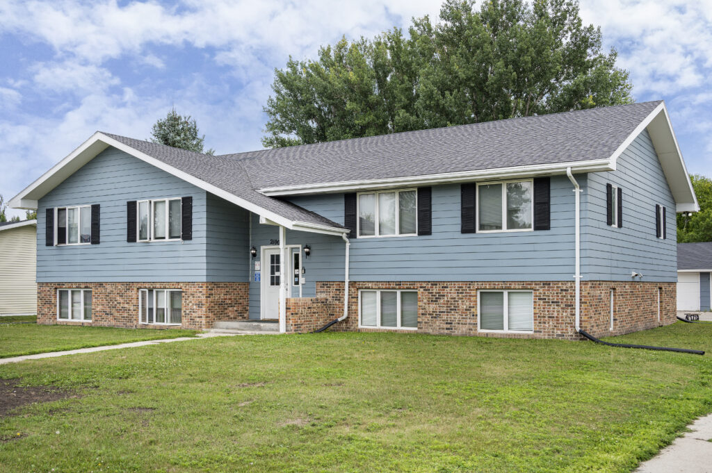 2100 8th Avenue NW #1, East Grand Forks, MN 56721
