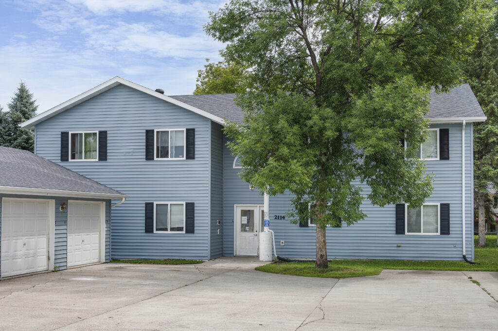 2114 8th Avenue NW #1, East Grand Forks, MN 56721