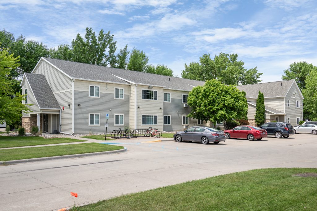 4250 6th Ave N, Grand Forks, ND 58203