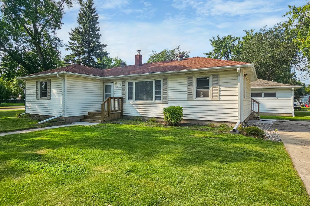2630 6th Ave N, Grand Forks, ND 58203