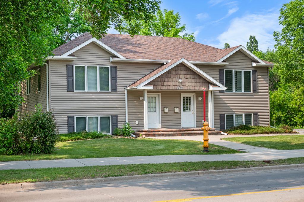 3412 6th Ave N, Grand Forks, ND 58203
