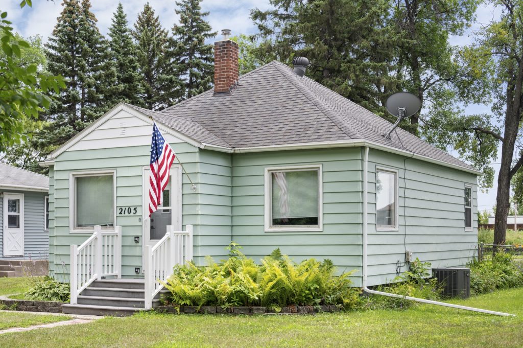2105 1st Ave N, Grand Forks, ND 58203