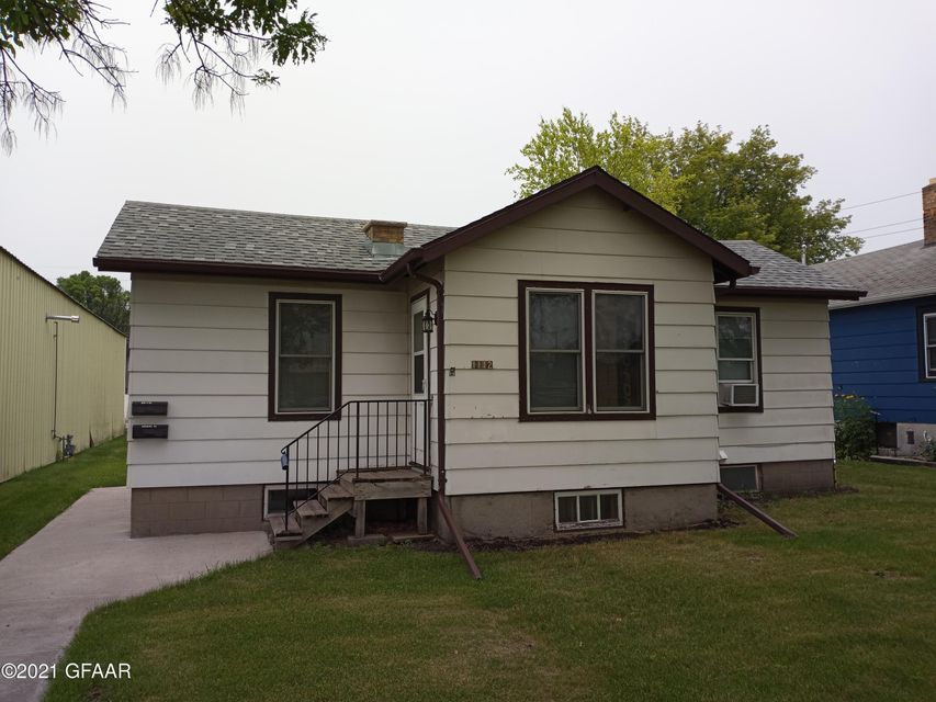 1112 Dyke Ave, Grand Forks, ND 58203