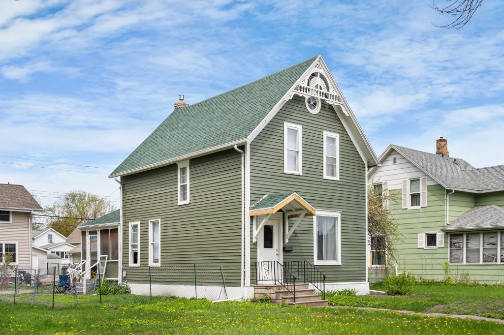422 Chestnut St, Grand Forks, ND 58203