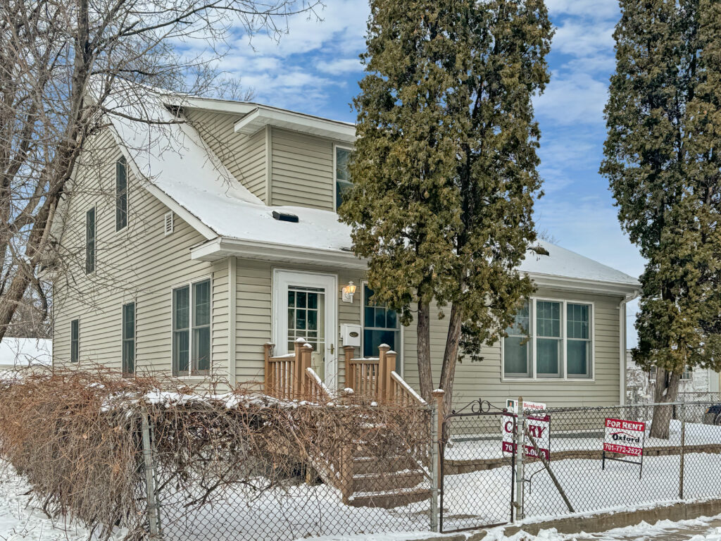 812 University Ave, Grand Forks, ND 58203