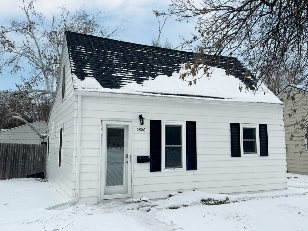 2526 8th Ave N, Grand Forks, ND 58203