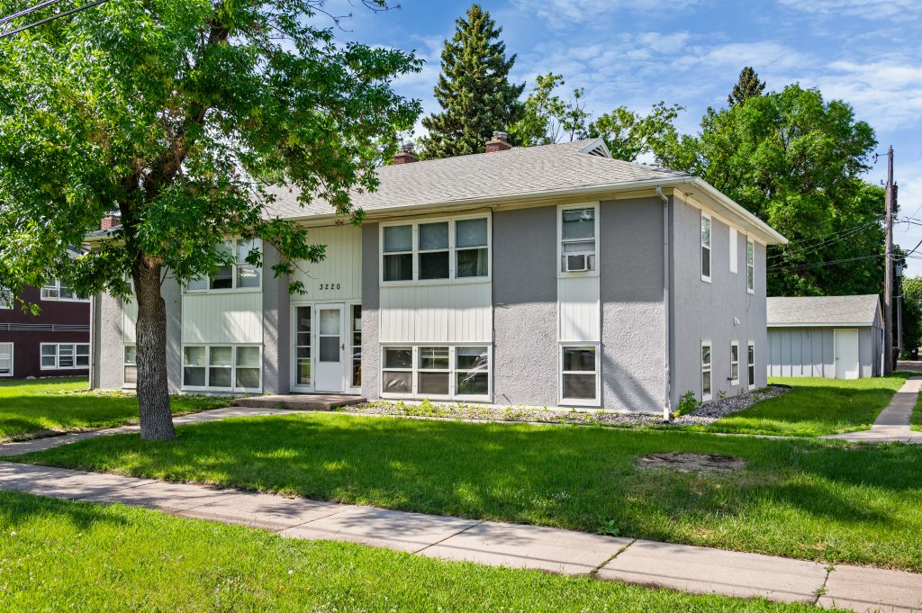 3220 5th Ave N, Grand Forks, ND 58203