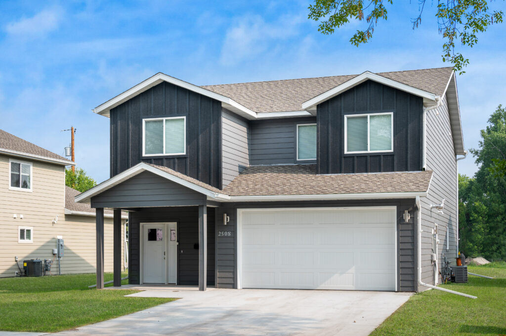 2508 6th Ave N, Grand Forks, ND 58203