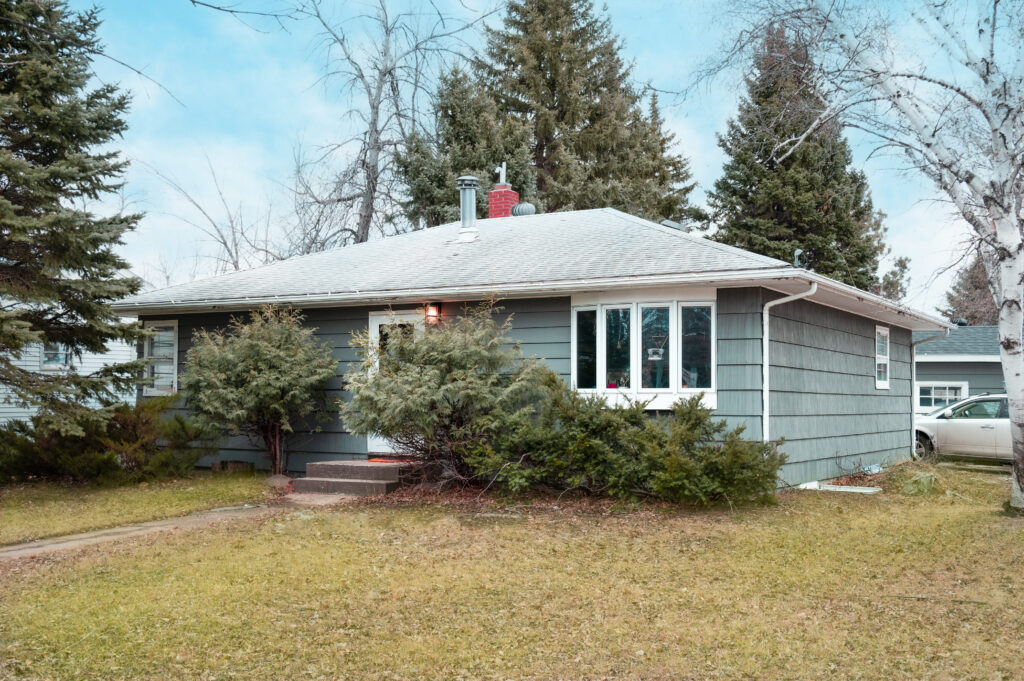 2529 9th Ave N, Grand Forks, ND 58201