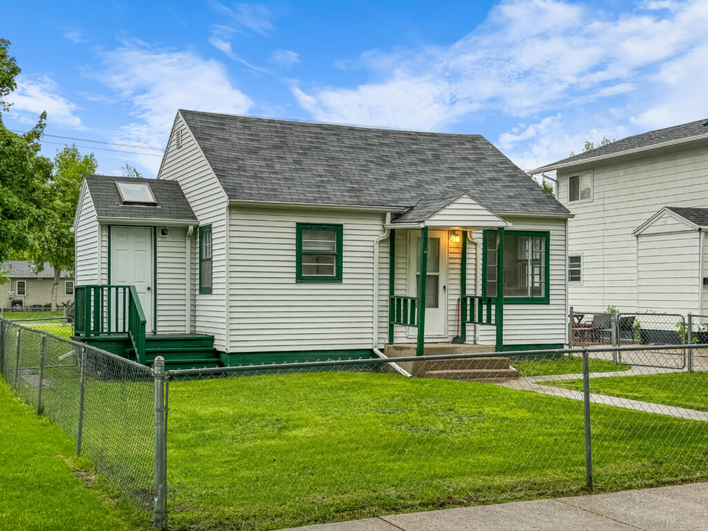 1812 8th Ave N, Grand Forks, ND 58203