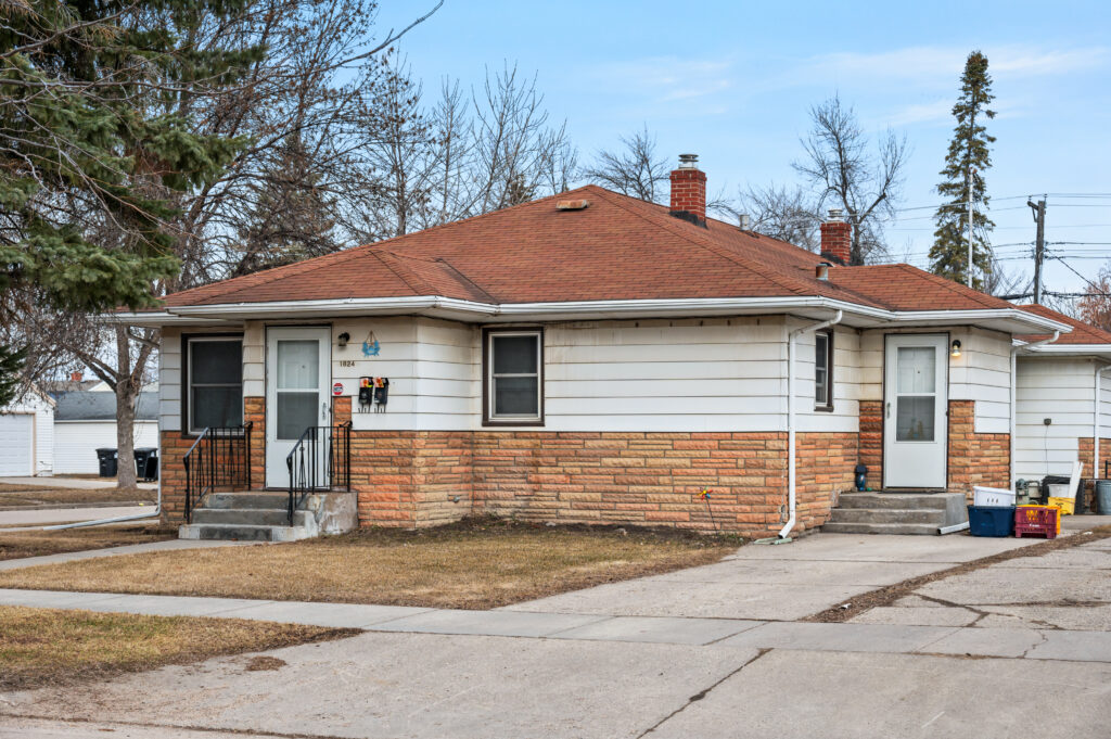 1824 6th Ave N, Grand Forks, ND 58201