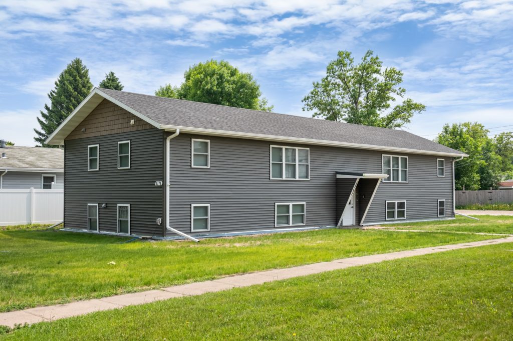 1111 22nd Ave S #2, Grand Forks, ND 58201