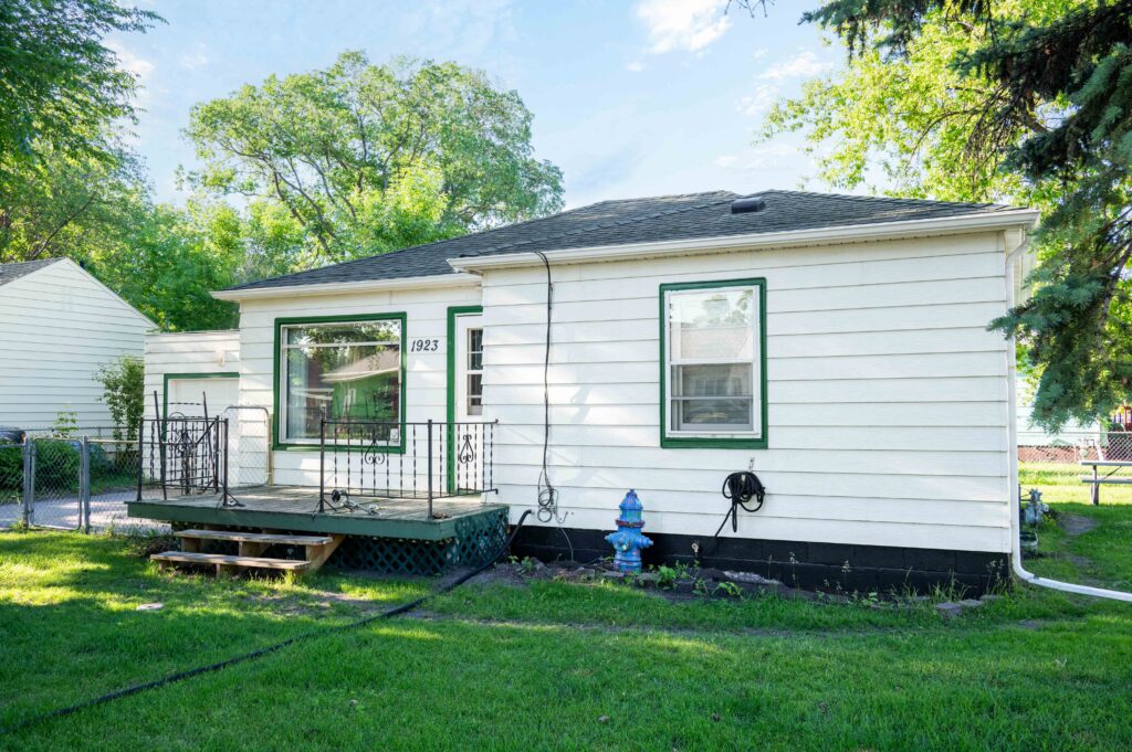 1923 6th Ave N, Grand Forks, ND 58203