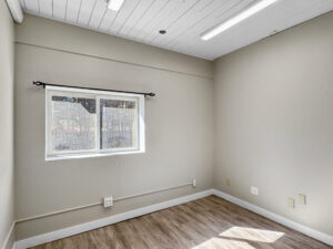 Main - South (Left) Photo 7
