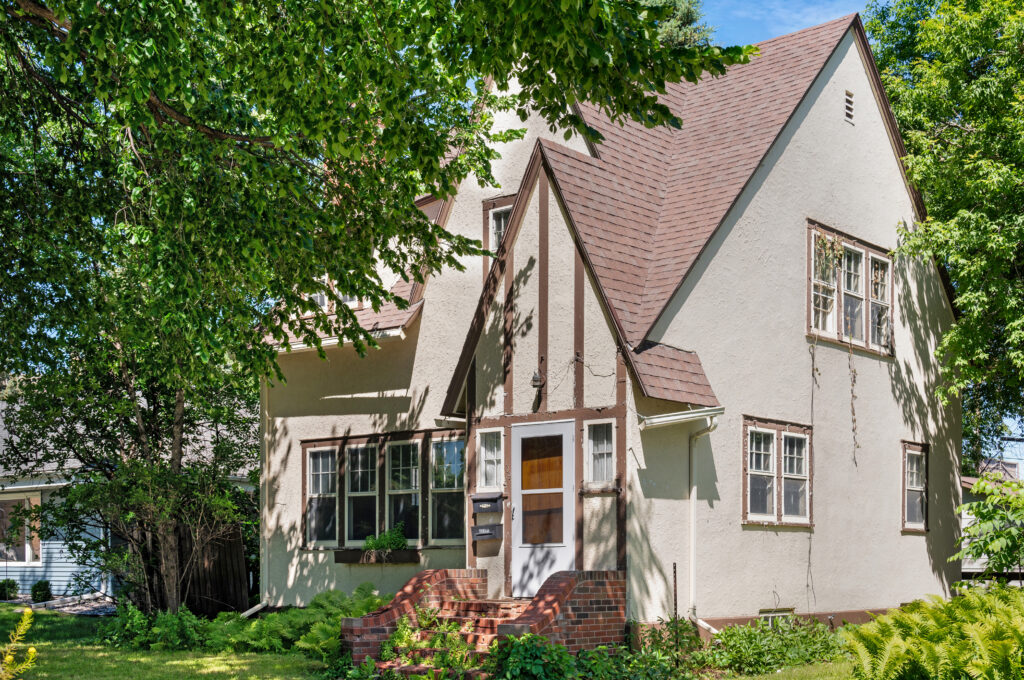 109 Chestnut St, Grand Forks, ND 58201