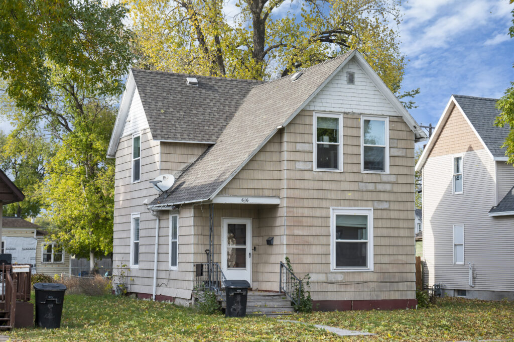 616 University Ave, Grand Forks, ND 58203