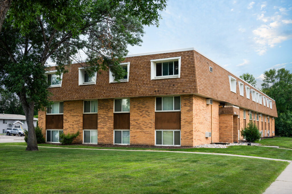 2211 13th Ave N, Grand Forks, ND 58203