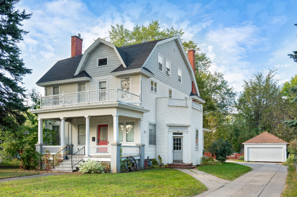 608 Belmont Rd, Grand Forks, ND 58201
