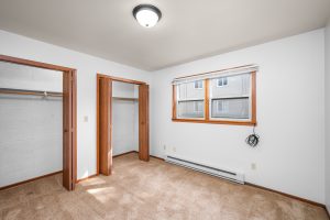 Garden-level, corner unit Photo 4