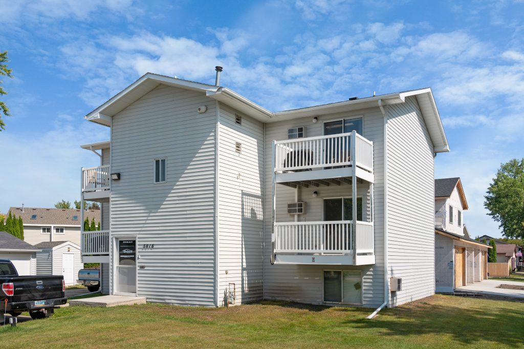 5016 6th Ave N, Grand Forks, ND 58203