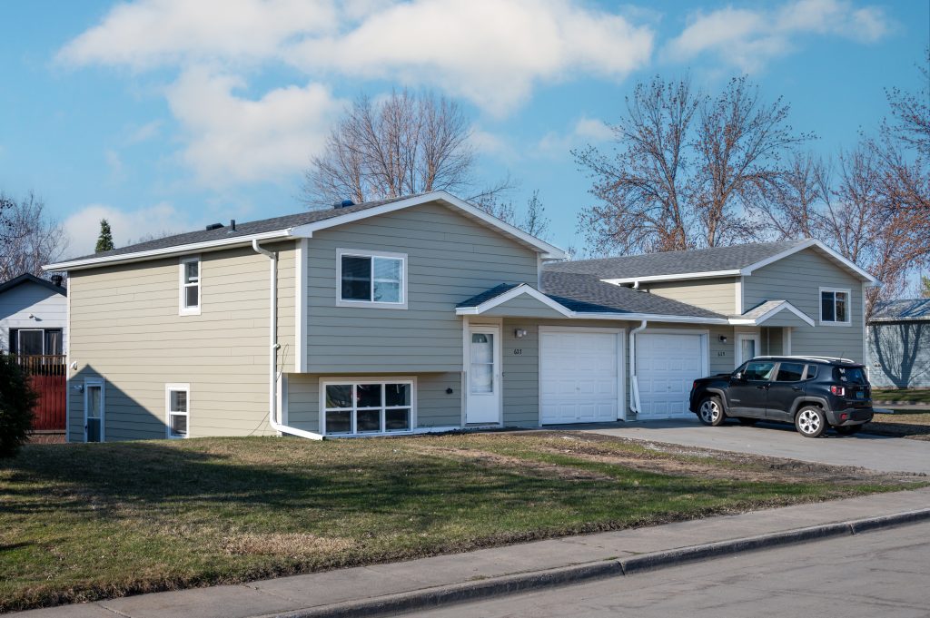 629 41st Ave S, Grand Forks, ND 58201