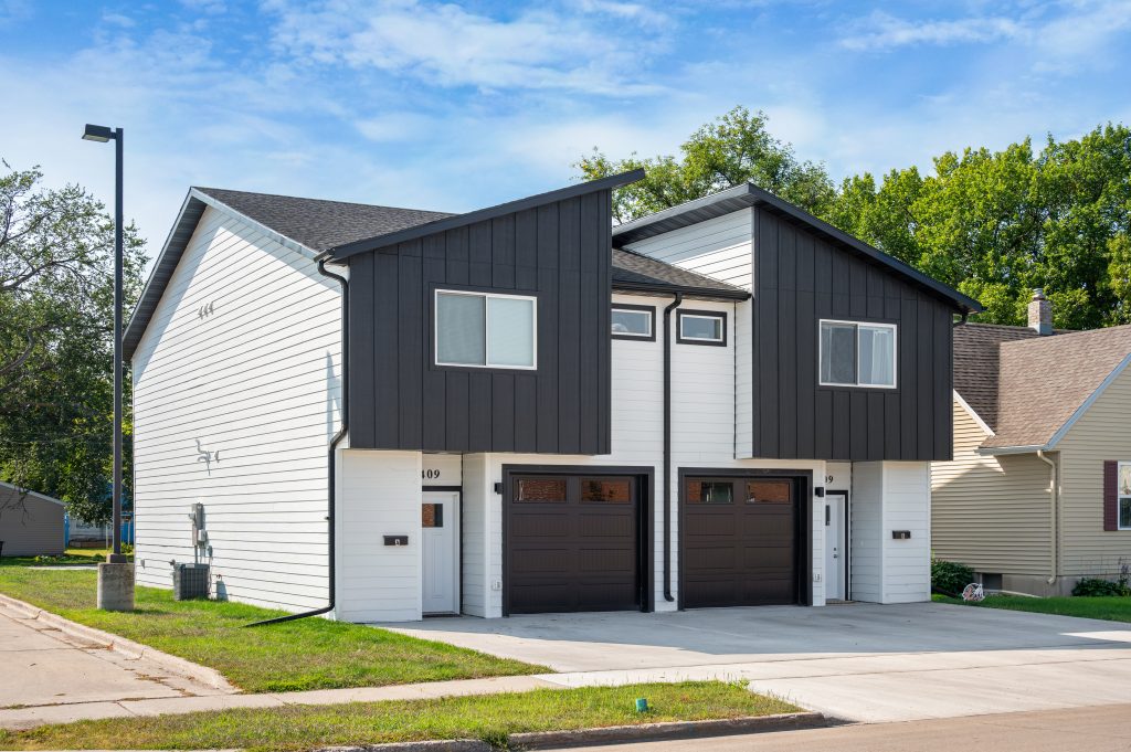 1409 10th Ave N, Grand Forks, ND 58203