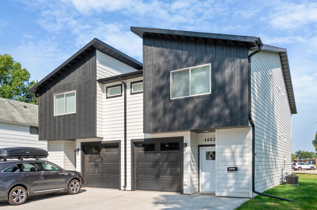 1402 9th Ave N, Grand Forks, ND 58203