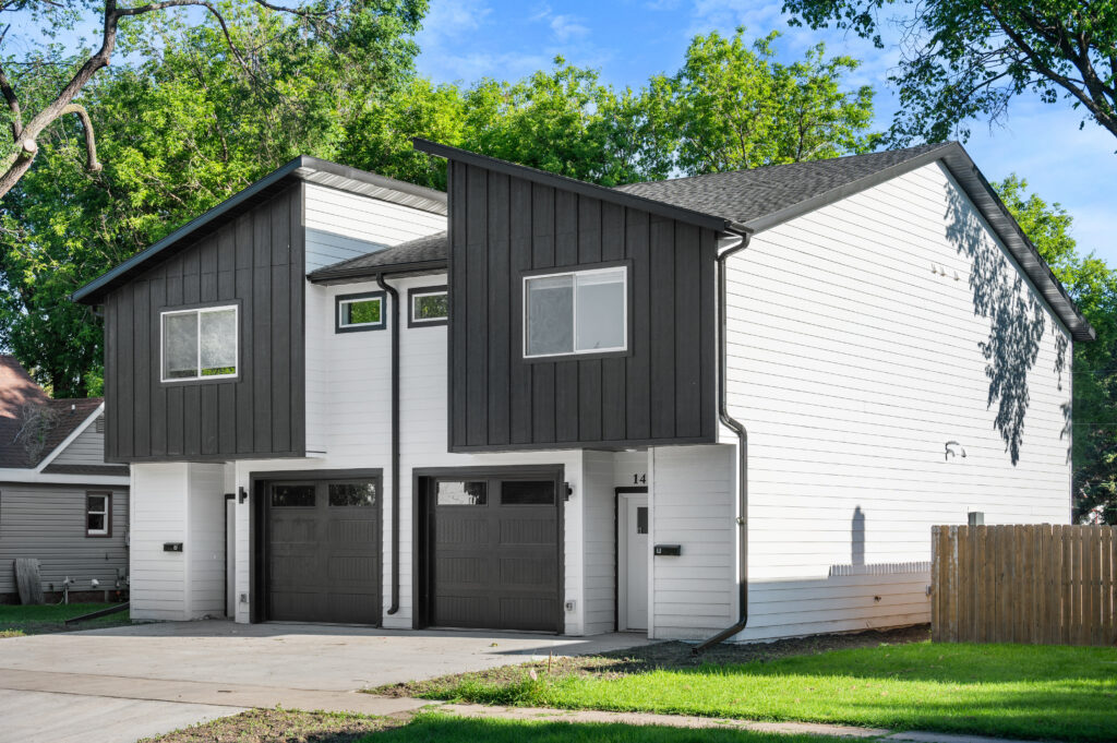 1402 9th Ave N, Grand Forks, ND 58203