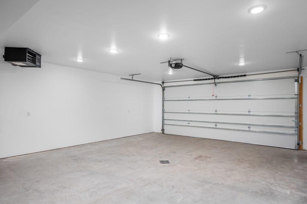 631 N 25th St, Grand Forks, ND 58203
