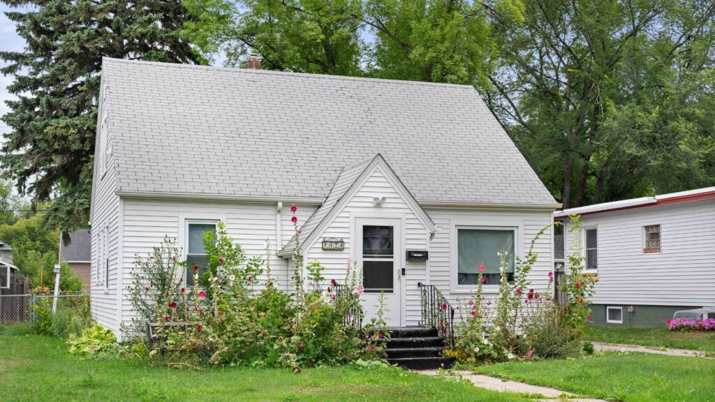 2020 2nd Ave N , Grand Forks, ND 58203