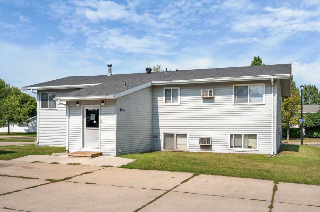 4803 7th Ave N, Grand Forks, ND 58203
