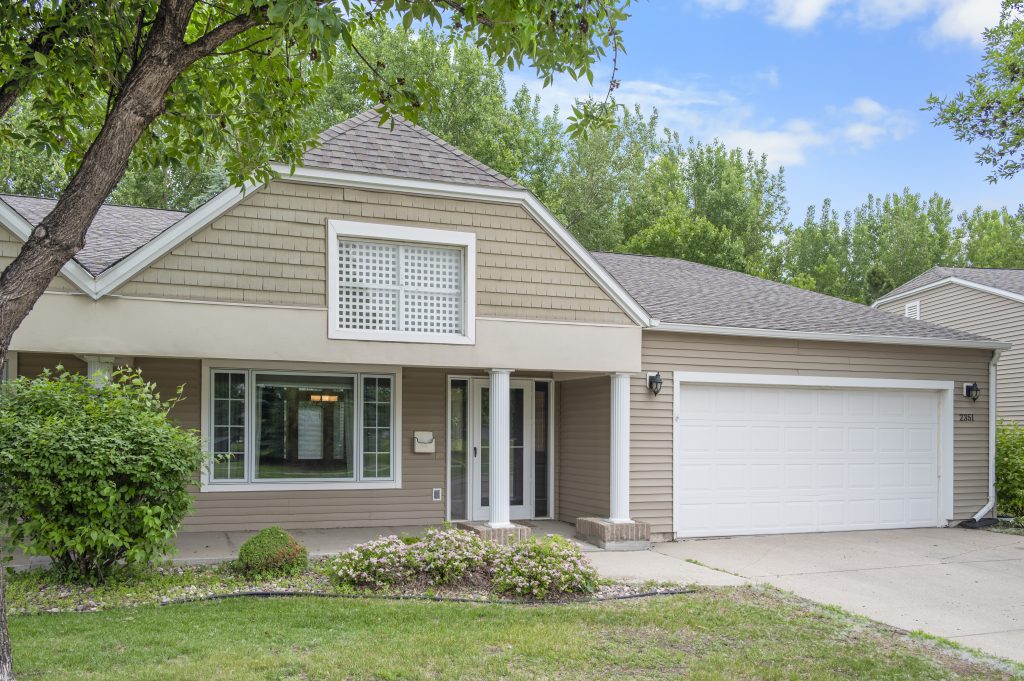 2351 Bethesda Cir, Grand Forks, ND 58203