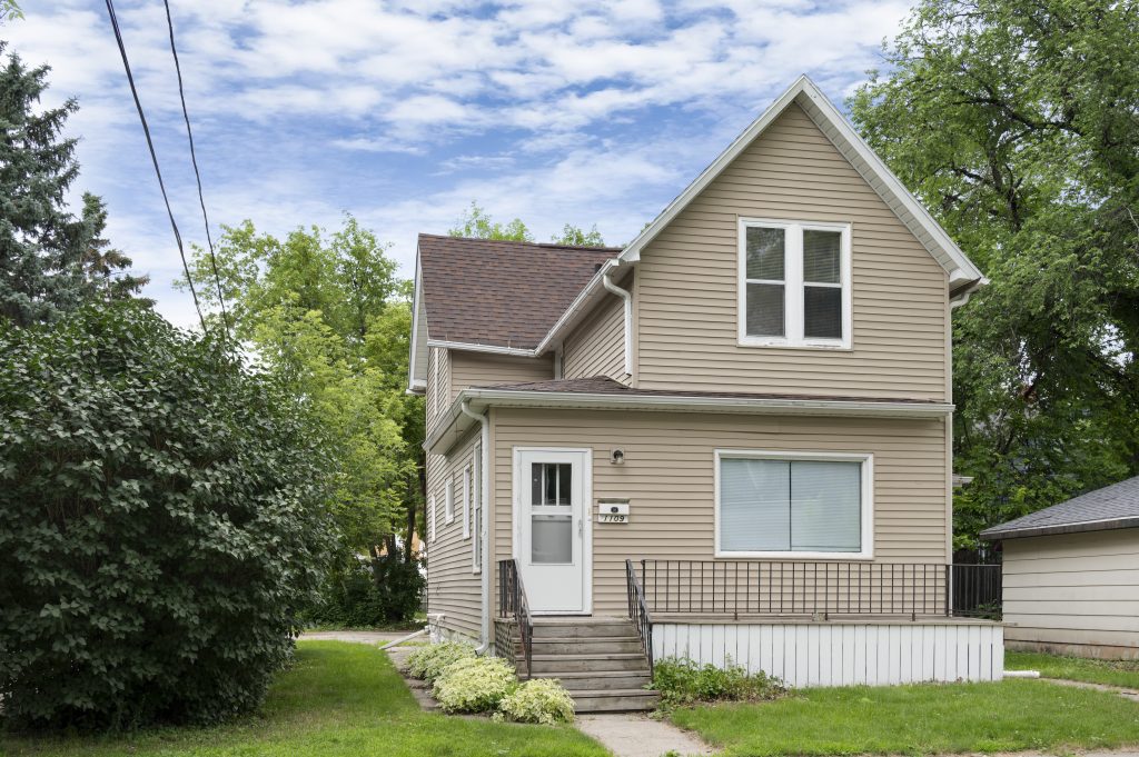 1109 College St N, Fargo, ND 58102
