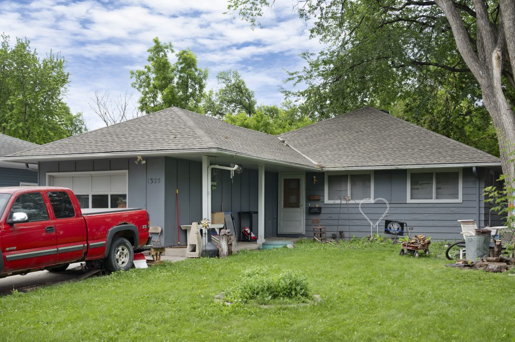 1325 11th St N, Grand Forks, ND 58203