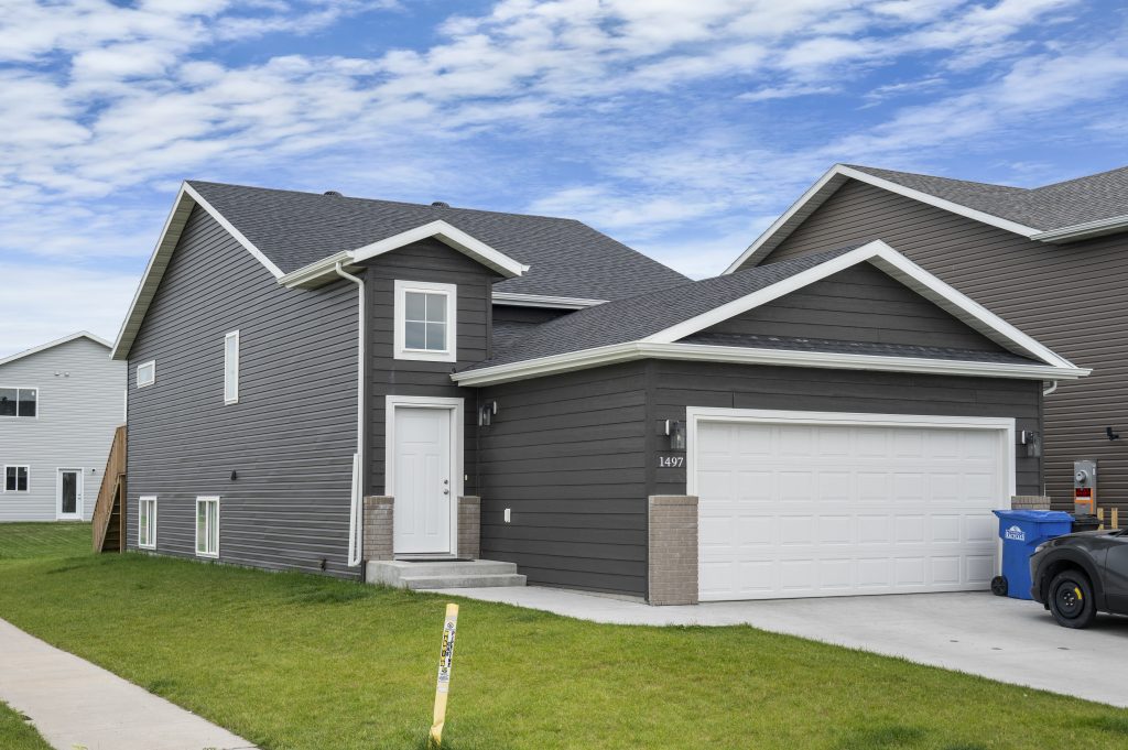 1497 68th Ave S, Fargo, ND 58104