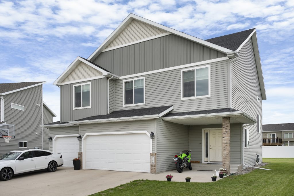 5720 62nd St S, Fargo, ND 58104